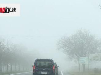 Vodiči by si mali dať pozor na hmlu vo viacerých lokalitách