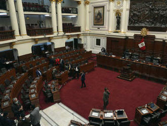 Parlament v Peru odvolal prezidenta, prozatímní prezidentkou je Boluarteová