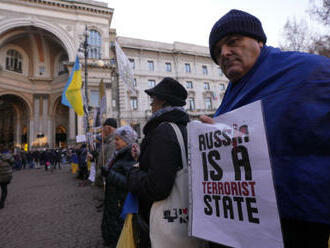 V Miláně se demonstrovalo proti ruské opeře, policii zaměstnala levice