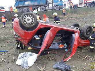 Mezi Zručí a Třemošnou havarovalo jedno osobní vozidlo, skončilo v poli. Komunikace byla po dobu…
