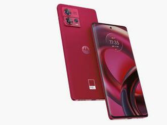 Motorola Edge 30 Fusion v špeciálnej edícii Viva Magenta, farbe roka 2023