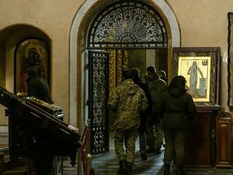 Razie v klášterech pokračují. Ukrajinci se chystají omezit vliv moskevského patriarchátu na svém území