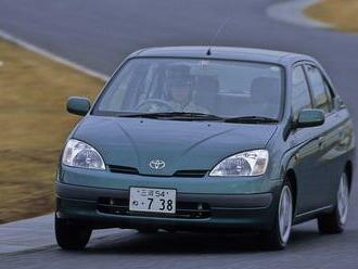 Toyota slaví 25 let hybridů, prošly už pěti generacemi