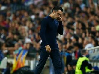 Barcelona nečakane zakopla. V mestskom derby padli dve červené karty