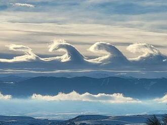 Na oblohe nad Wyomingom sa objavili výnimočné oblaky v tvare vĺn