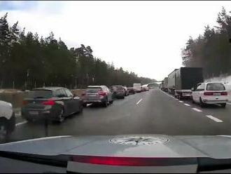 VIDEO: Česká polícia vystrúhala obrovskú poklonu vodičom. Čo ju potešilo?