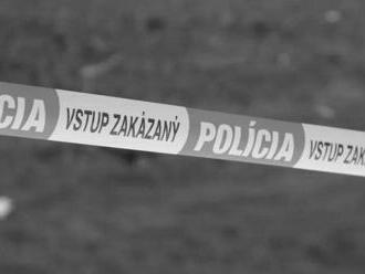 V galantskom byte našli mŕtvu ženu, podozrivú osobu polícia zadržala