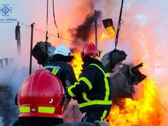 Na vojenskom letisku pri Kursku horí zásobník ropy po možnom útoku dronu