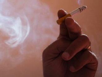 Odbornice: Cigaretový nedopalek se rozkládá i 15 let, kouření škodí i planetě