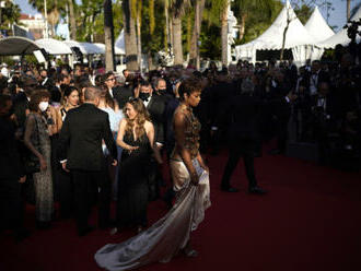 V Cannes začal slavný filmový festival, na úvod promluvil Zelenskyj