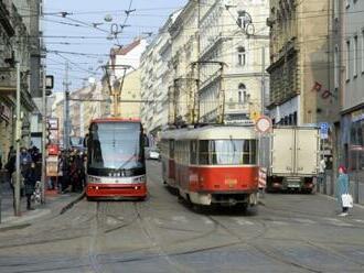 Praha hledá po skoro 30 letech nový hlas tramvají a autobusů