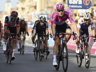 Francouzský cyklista Démare triumfoval na Giru letos potřetí, dál vede López