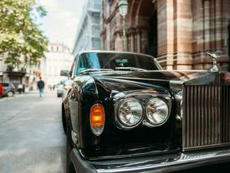 1 Rolls-Royce = 60 lidí a 400 hodin práce, aneb zajímavosti z dílny luxusní automobilky