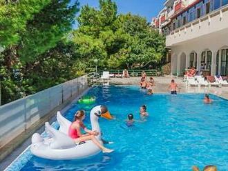 Chorvátsko: Leto 2022 len 100 m od mora v Hoteli Zagreb *** s bazénmi a all inclusive + dieťa zdarma.