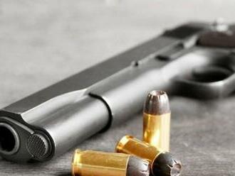 Žena na večierku vo Virgínii zabila strelca svojou legálnou zbraňou