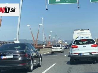 AKTUÁLNE Doprava v Bratislave je na viacerých úsekoch spomalená