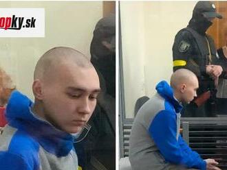 Prvý ruský vojenský zabijak pred súdom! FOTO S vyholenou hlavou a tvárou dieťaťa pozeral do prázdna, usmrtil seniora