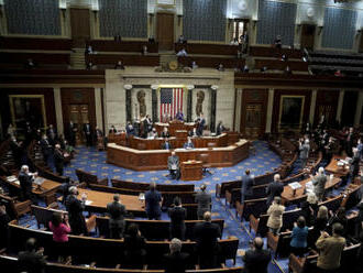 Obě komory amerického Kongresu schválily zákona na větší regulaci zbraní