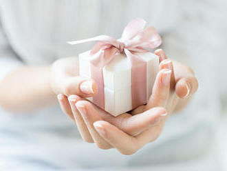 Aký typ darčeku hľadať? Rozhodnite sa pre kvalitu, ktorú ocení žena vo Vašom živote!