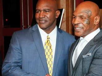Od slávneho skratu ubehlo 25 rokov. Tyson predáva sladkosti v tvare Holyfieldovho ucha