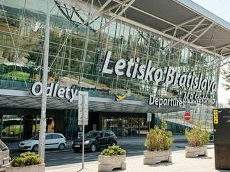 Na slovenských letiskách chýbajú ľudia. Nemá kto nakladať a vykladať batožinu