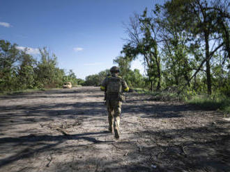 AP: Ukrajinští vojáci popisují boje na východní frontě jako peklo na zemi