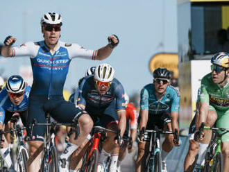 Jakobsen spurtoval na Tour pro etapové vítězství, do žlutého se oblékl Van Aert