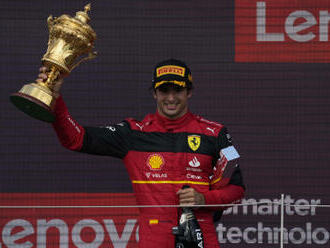 Dramatický závod F1 v Británii vyhrál Sainz a slaví první triumf v kariéře