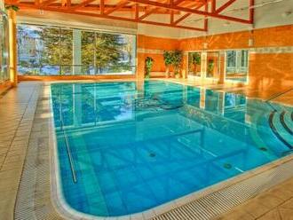 Pobyt v Hoteli Krakonoš *** s bazénom, soľnou jaskyňou, liečebnou procedúrou a polpenziou.