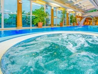 Harkány 350 m od termálov: Dráva Hotel Thermal Resort **** s wellness a saunami + polpenzia.