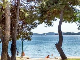 Chorvátsko: pobyt s ubytovaním v Camping Imperial pri krásnej kamienkovej pláži, Vodice.