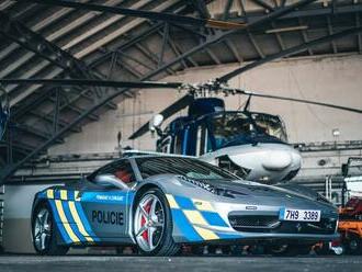 Policie se rozhodla pro své Ferrari v době vrcholící uprchlické krize. A pět milionů vyhodila z okna  