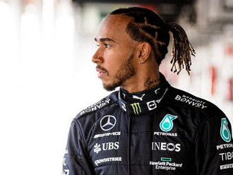 Lewis Hamilton není jen sedminásobný mistr světa, je to i sedmilhář, novými fotkami usvědčil sám sebe