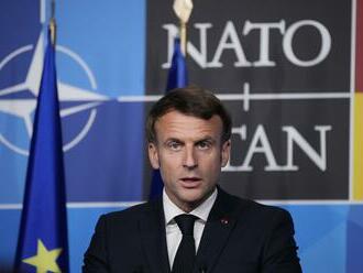 Francúzi sa strápnili. Neznámy bradatý muž ukradol v Paríži prísne tajné dokumenty NATO