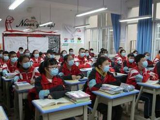 Z učiteľov kriminálnici: Rok po regulačnej búrke v Číne.