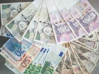 Česká koruna oslabila vůči euru i dolaru, pražská burza prohloubila ztráty