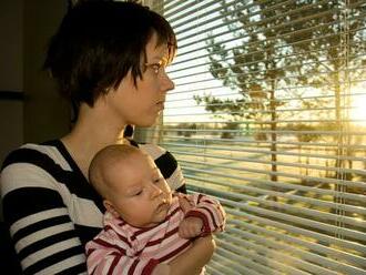 Liek na popôrodnú depresiu? Dlhšia materská dovolenka