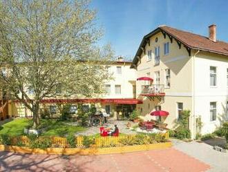 Rakúske Alpy v blízkosti turistických trás aj zámku v Hoteli Payerbacherhof ***+ s polpenziou a wellness.