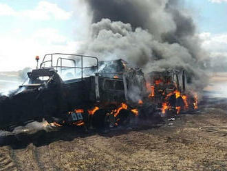 Po požáru traktoru s lisem v Lanžově vznikla milionová škoda