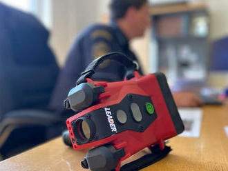 Jablonečtí hasiči dostali nové termokamery Leader, dostali je od Nadace Jablotron