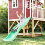 Drevený detský domček na záhradu – ako vybrať?
