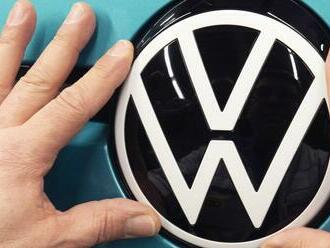 Volkswagen stojí na križovatke. Pôjde ďalej slepou cestou?