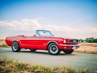 Test Fordu Mustang Convertible z roku 1966 aneb Když na světě je pořád krásně