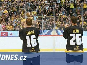Derniéra dvojčat v Litvínově: Stanley Cup z polystyrenu, dojatý Vetchý, Lukešovy slzy