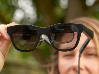 Chytré brýle pro neslyšící: Okolní zvuky převedou na text