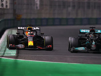 Nadšenec přidal legendárnímu souboji Verstappena s Hamiltonem zvuk motorů V10, výsledek je strhující