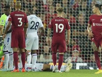 Liverpool neuspel ani v 2. kole. Ofenzívna posila dostala  za hlavičku červenú
