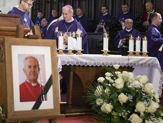Verejnosť i politici sa v Bratislave lúčia so zosnulým kardinálom Tomkom