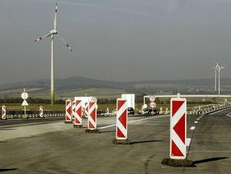 Nehoda pri hraniciach so Slovenskom si vyžiadala tri životy, diaľnicu A6 uzavreli