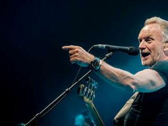 Sting počas varšavského koncertu varoval pred hrozbami pre demokraciu